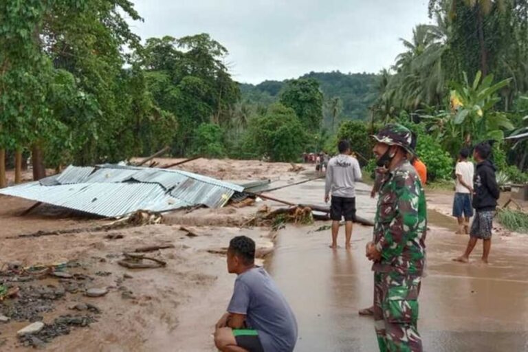 Banjir Bandang Hantam Touna 8 Rumah Hanyut, 83 Lainnya Terendam